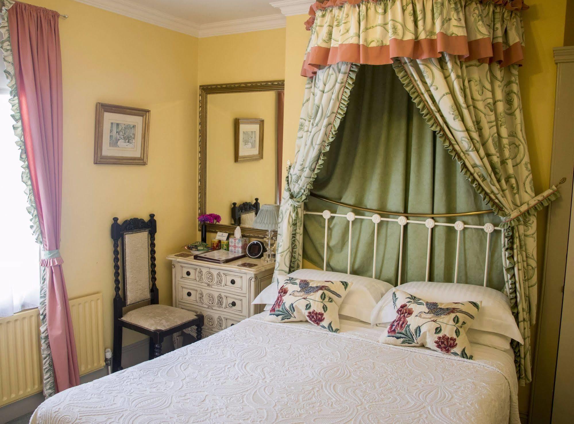 Albert & Victoria Guest House Eastbourne Zewnętrze zdjęcie