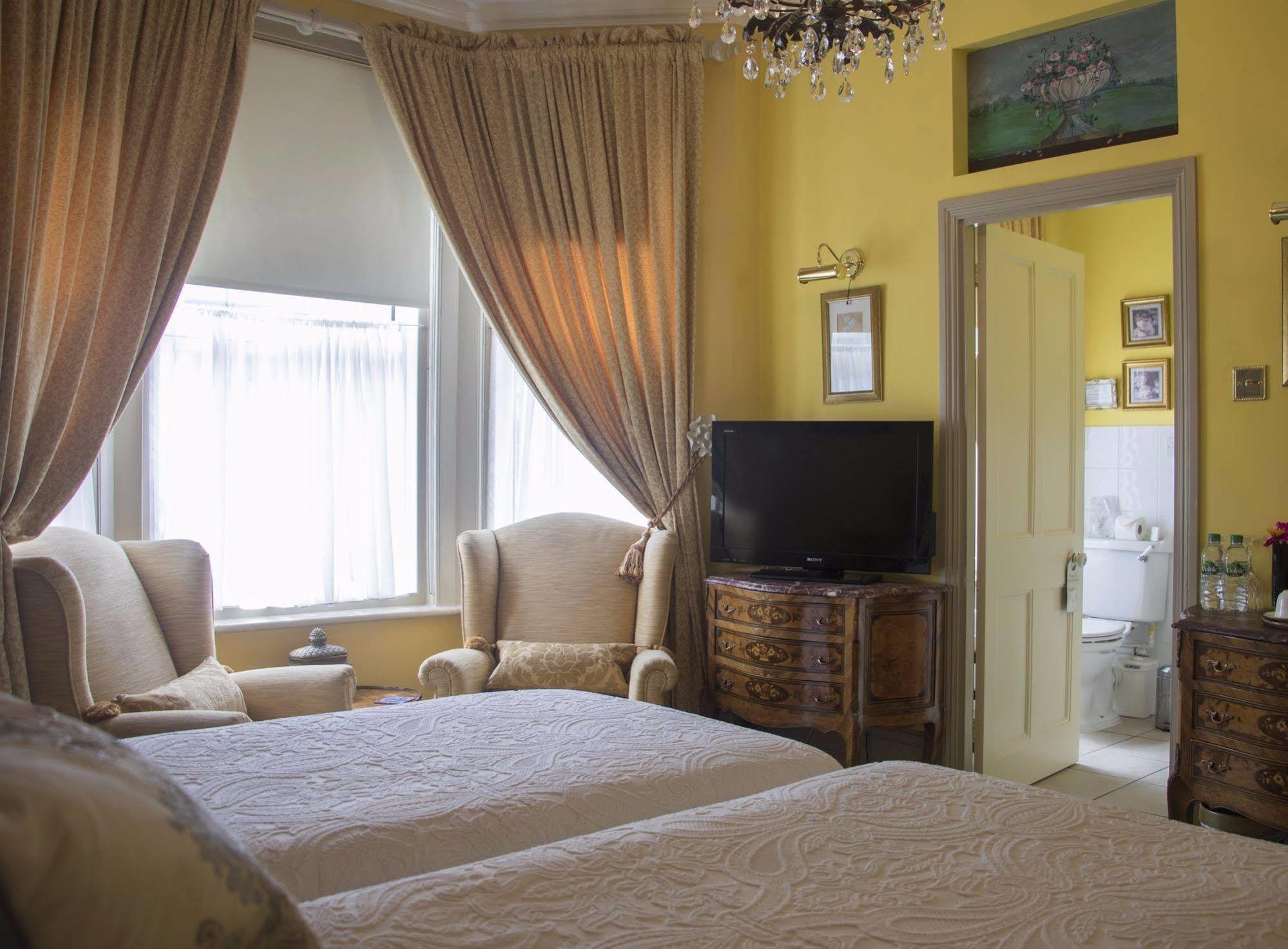 Albert & Victoria Guest House Eastbourne Zewnętrze zdjęcie